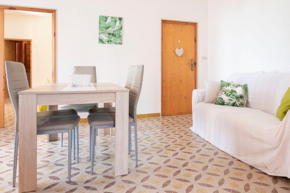 Day, Living room, Dining area