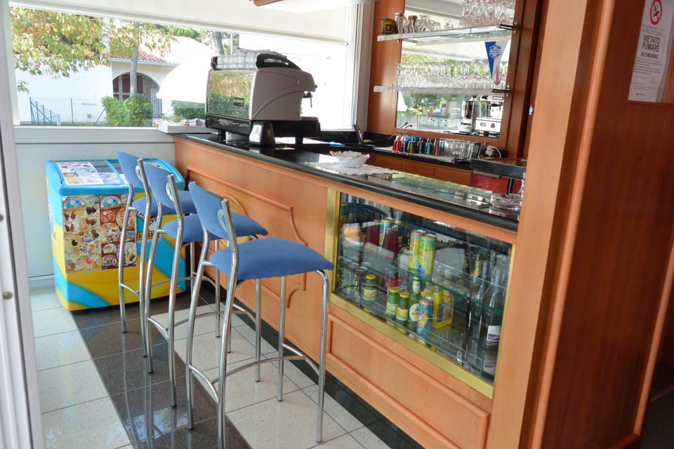 Day, Lounge or bar