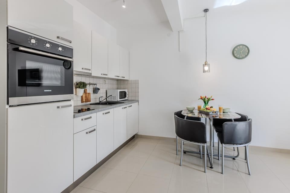 Kitchen or kitchenette, Dining area, dishwasher, oven