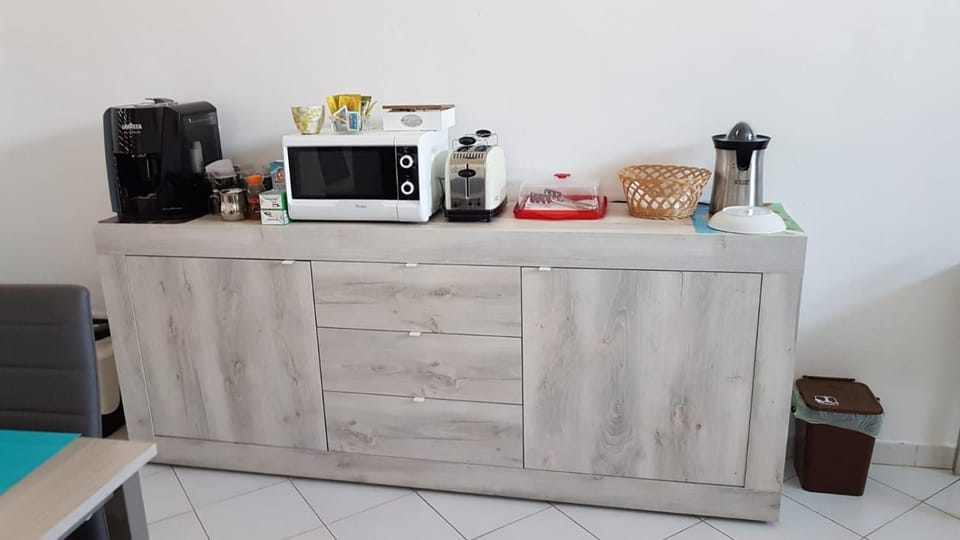 Coffee/tea facilities, Breakfast