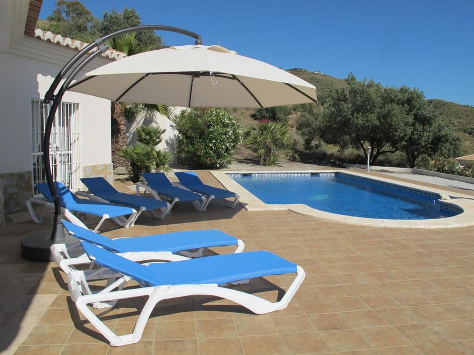Pool view, Swimming pool, sunbed