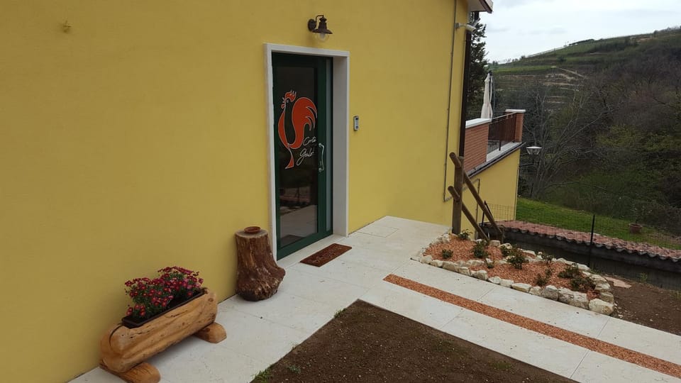 Facade/entrance