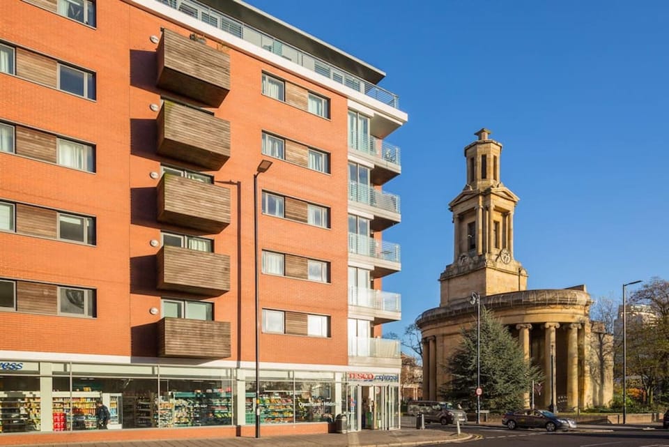 Nearby landmark, Facade/entrance, Landmark view