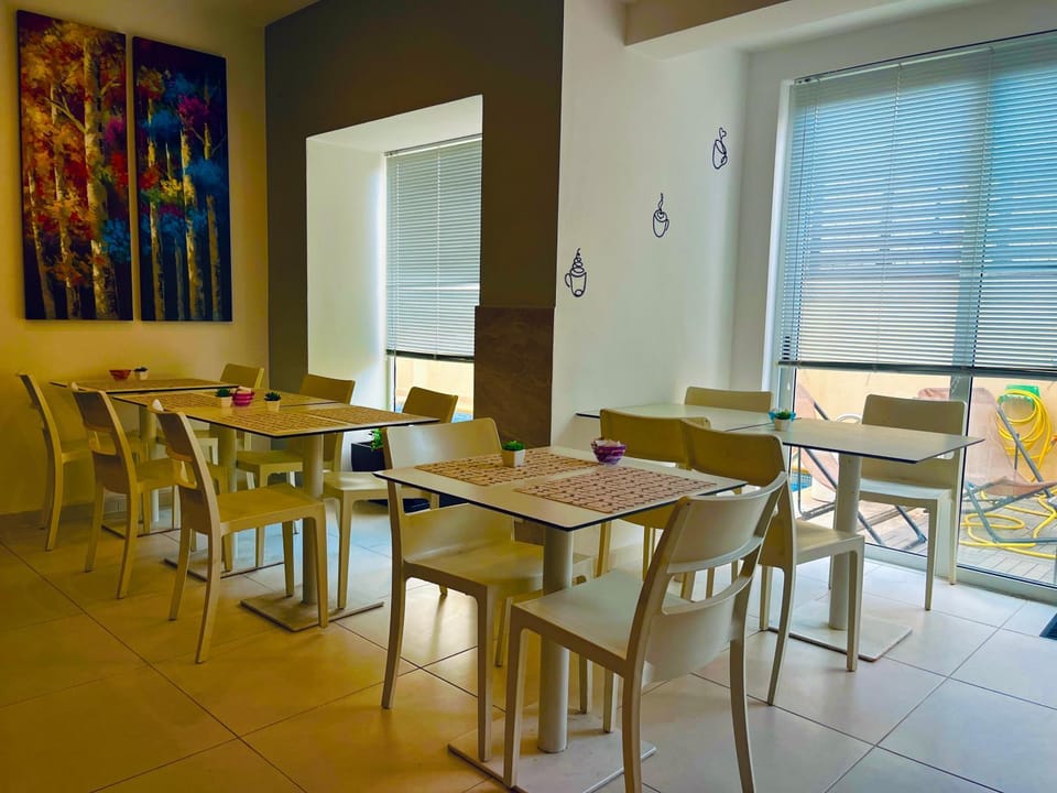 Property building, Breakfast