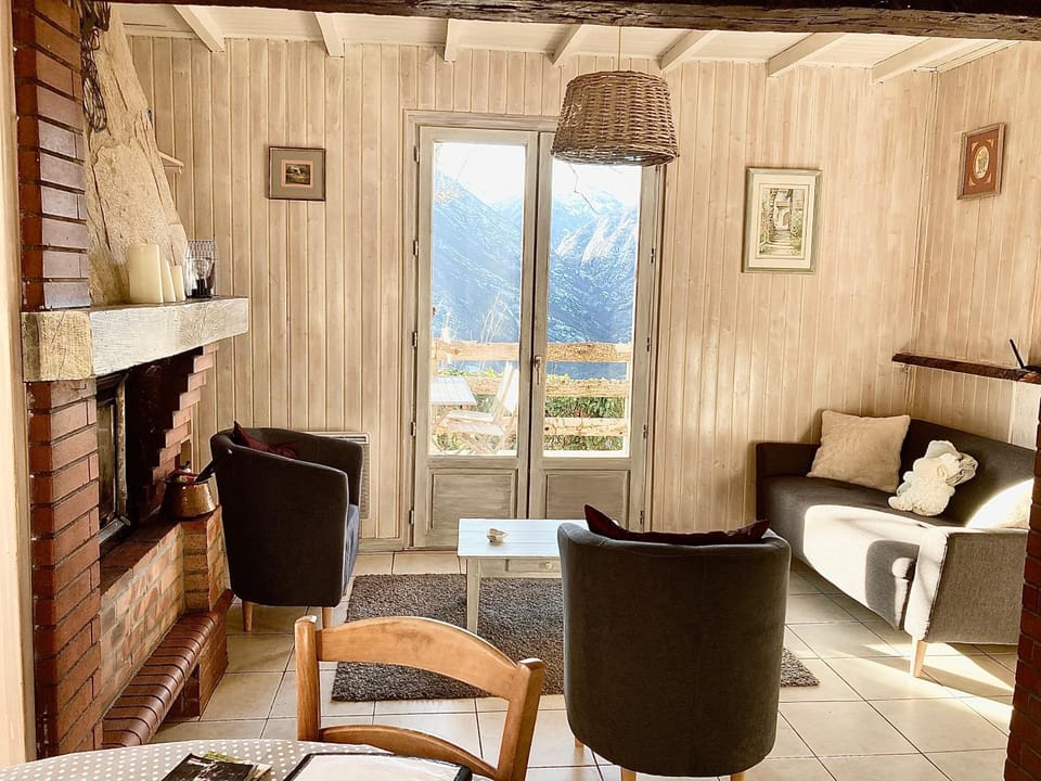 Balcony/Terrace, Balcony/Terrace, Seating area, Mountain view