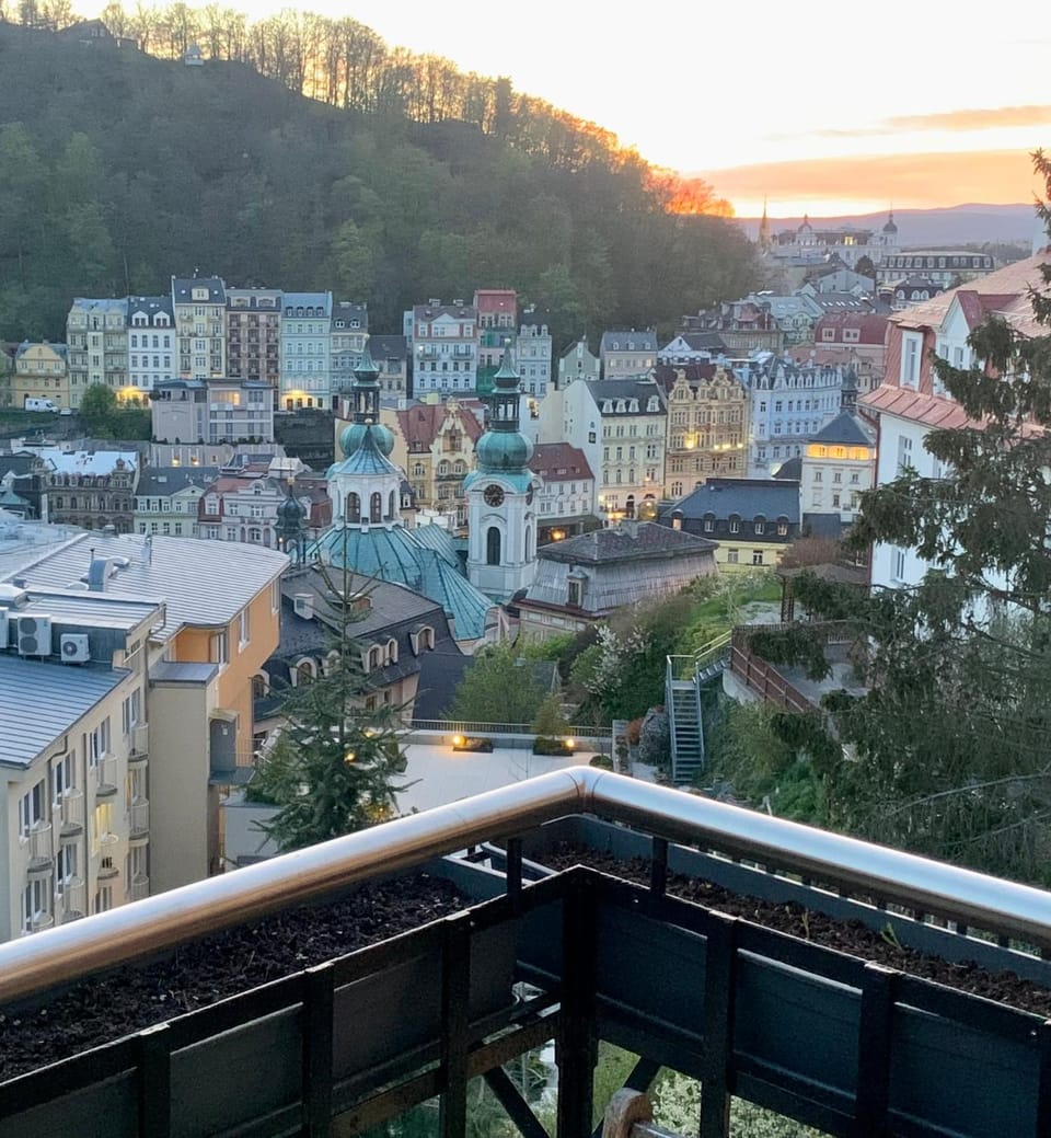 Natural landscape, Balcony/Terrace, City view, Mountain view, Sunset