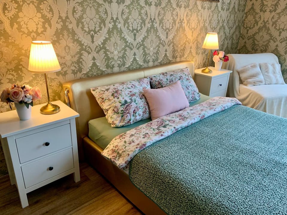 Bed, Photo of the whole room