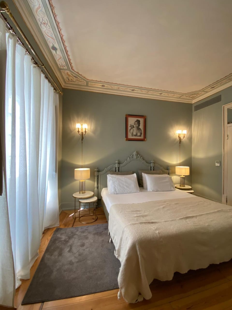 Bed, Photo of the whole room, Decorative detail, Bedroom