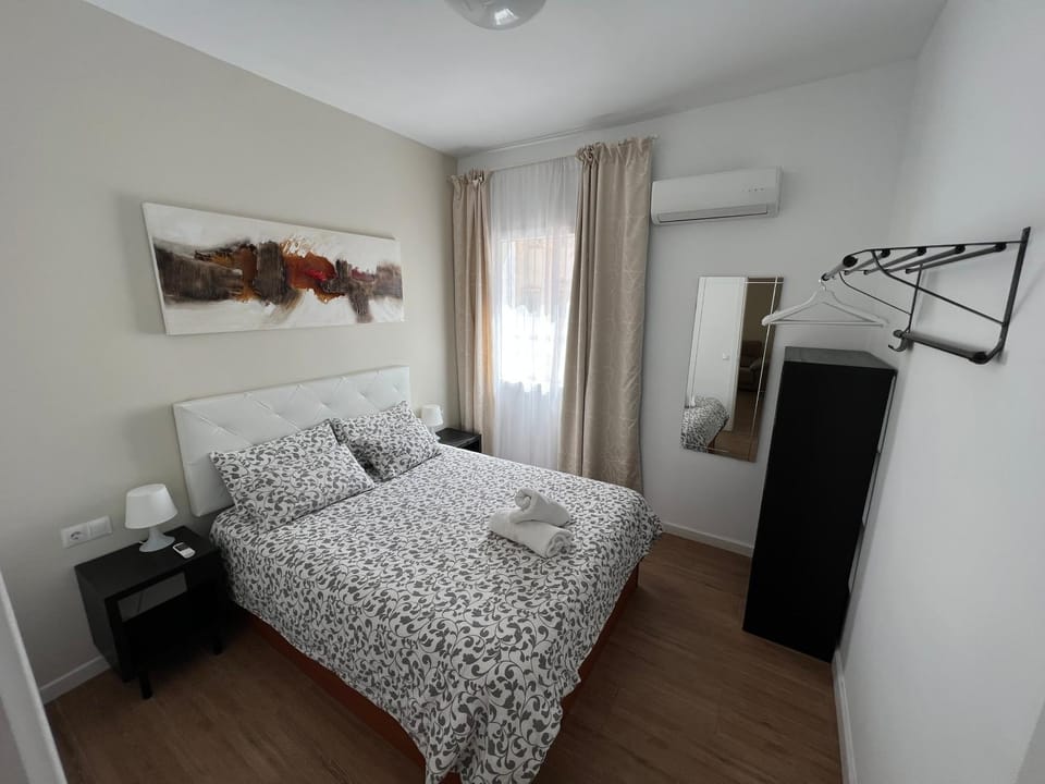 Bed, Bedroom, air conditioner