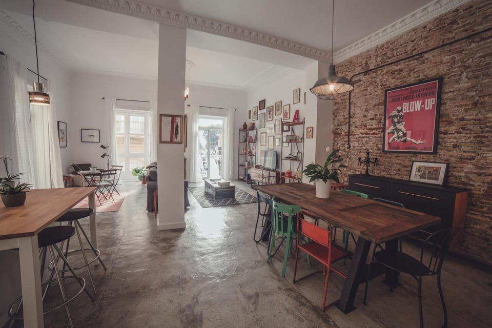 Communal lounge/ TV room, Library, TV and multimedia, Balcony/Terrace