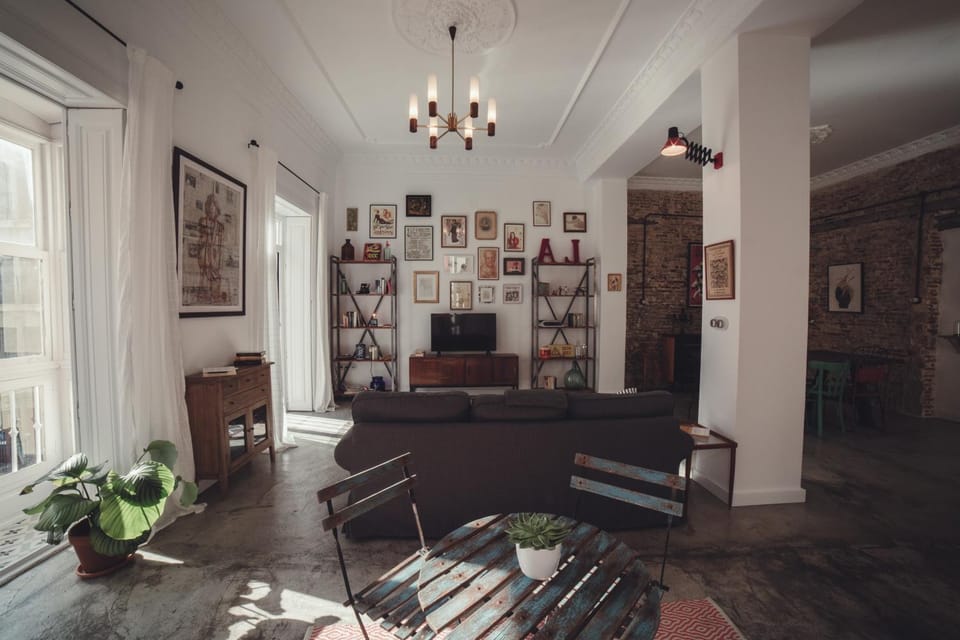 Communal lounge/ TV room, Balcony/Terrace