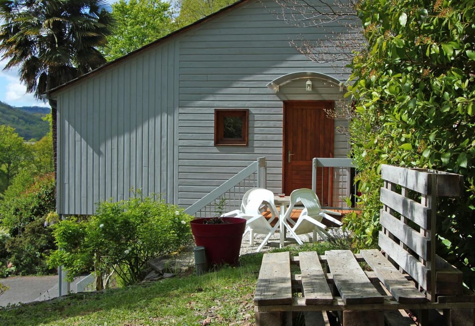 Property building, Patio, Facade/entrance