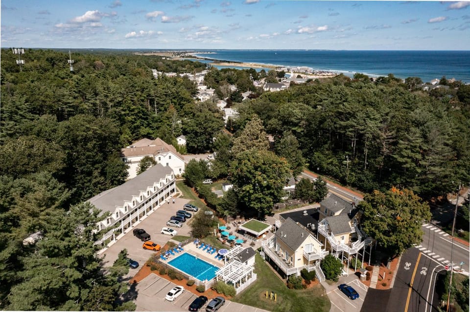 Admiral's Inn Resort Hotel in Ogunquit