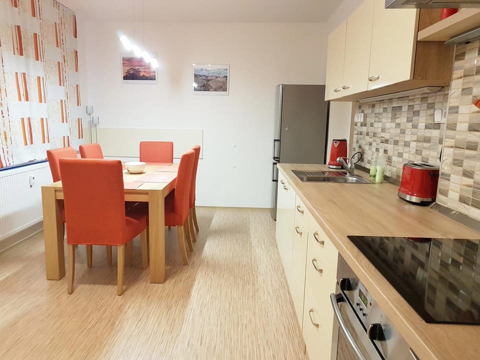 Kitchen or kitchenette, Living room, Photo of the whole room, Seating area, Dining area