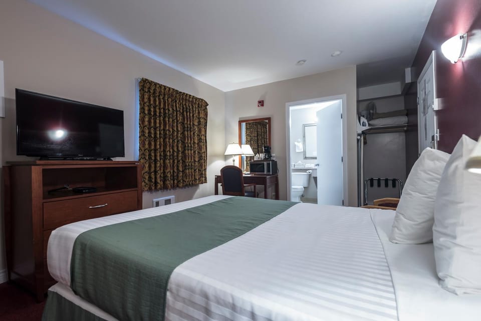 Port Augusta Inn Hotel in Courtenay