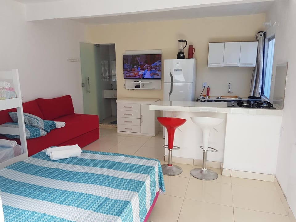 Bed, TV and multimedia, Kitchen or kitchenette, Photo of the whole room, Seating area, Dining area, Bedroom, minibar, stove
