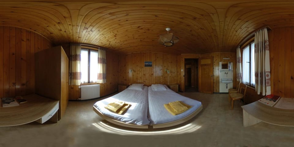 Bed, Lake view, Mountain view