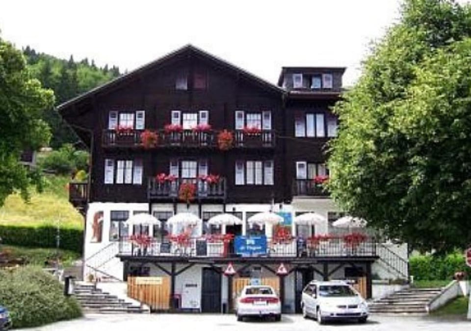 Property building, Restaurant/places to eat