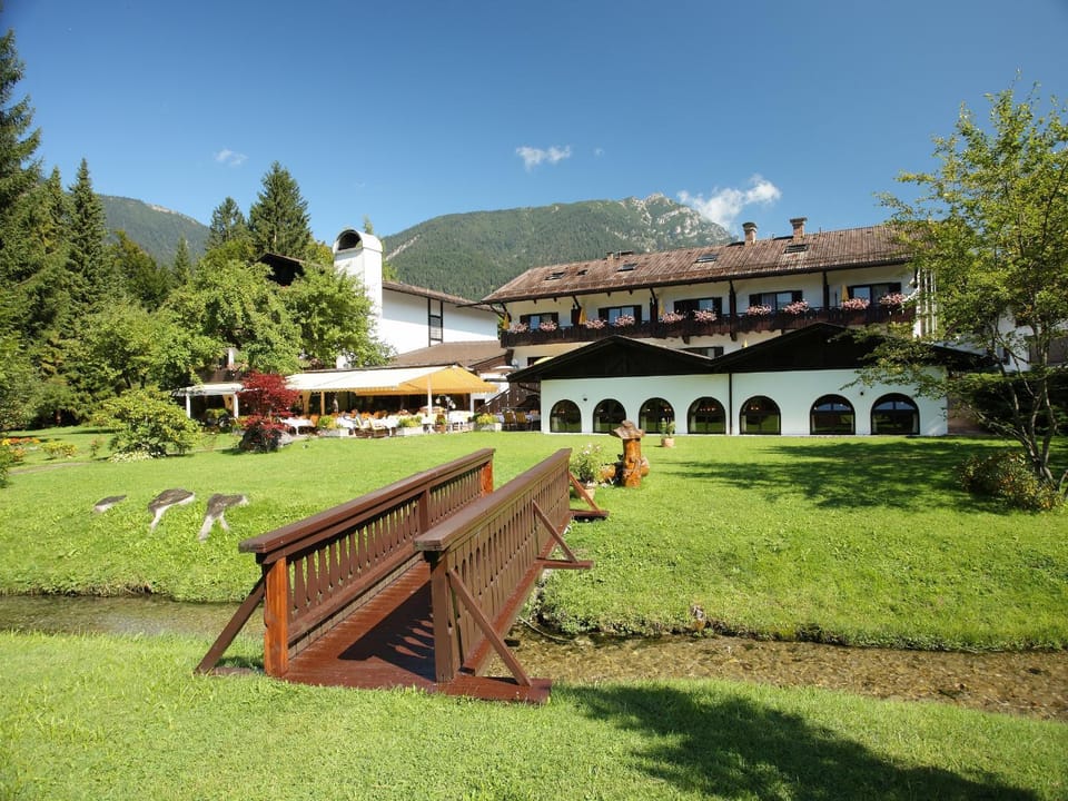 Facade/entrance, Summer, Area and facilities