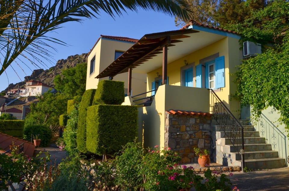Facade/entrance, Spring, Day, Summer, Garden, On site, Garden view