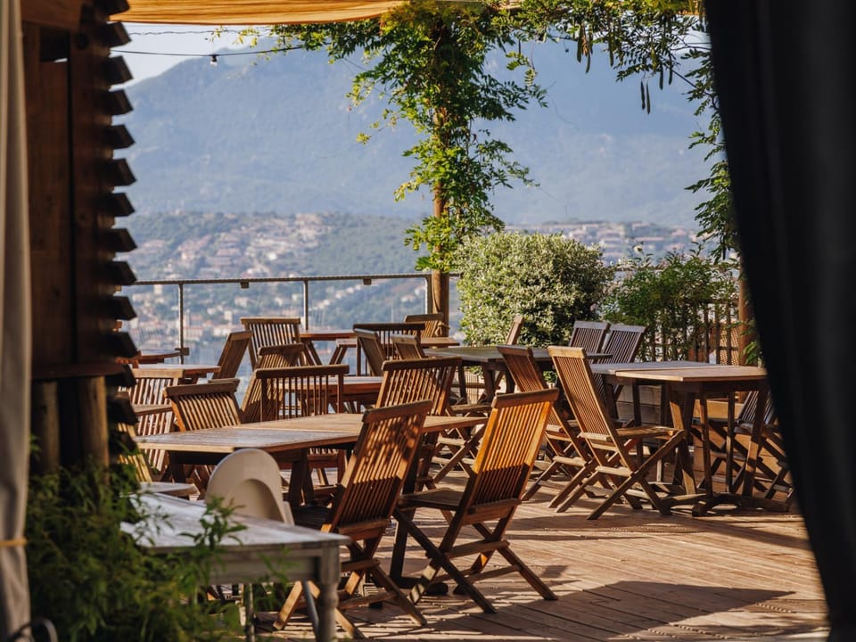 Patio, Restaurant/places to eat, Balcony/Terrace, City view, Sea view