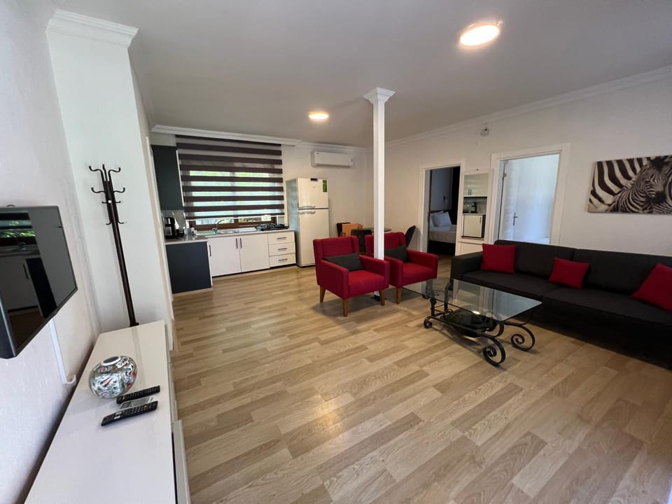 TV and multimedia, Kitchen or kitchenette, Living room, Seating area, Dining area