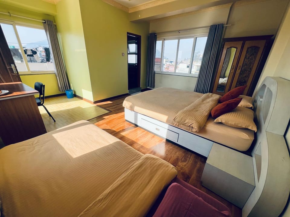 Bed, Photo of the whole room, Seating area, Bedroom