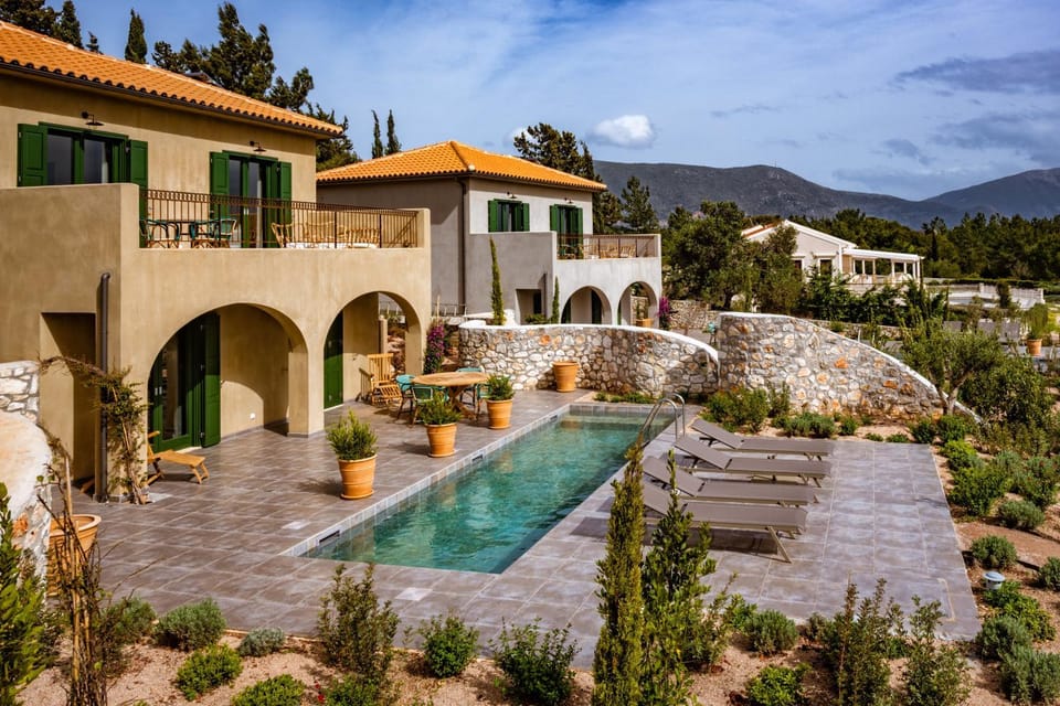 Property building, Garden, Swimming pool