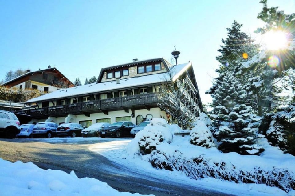 Facade/entrance, Winter, Area and facilities