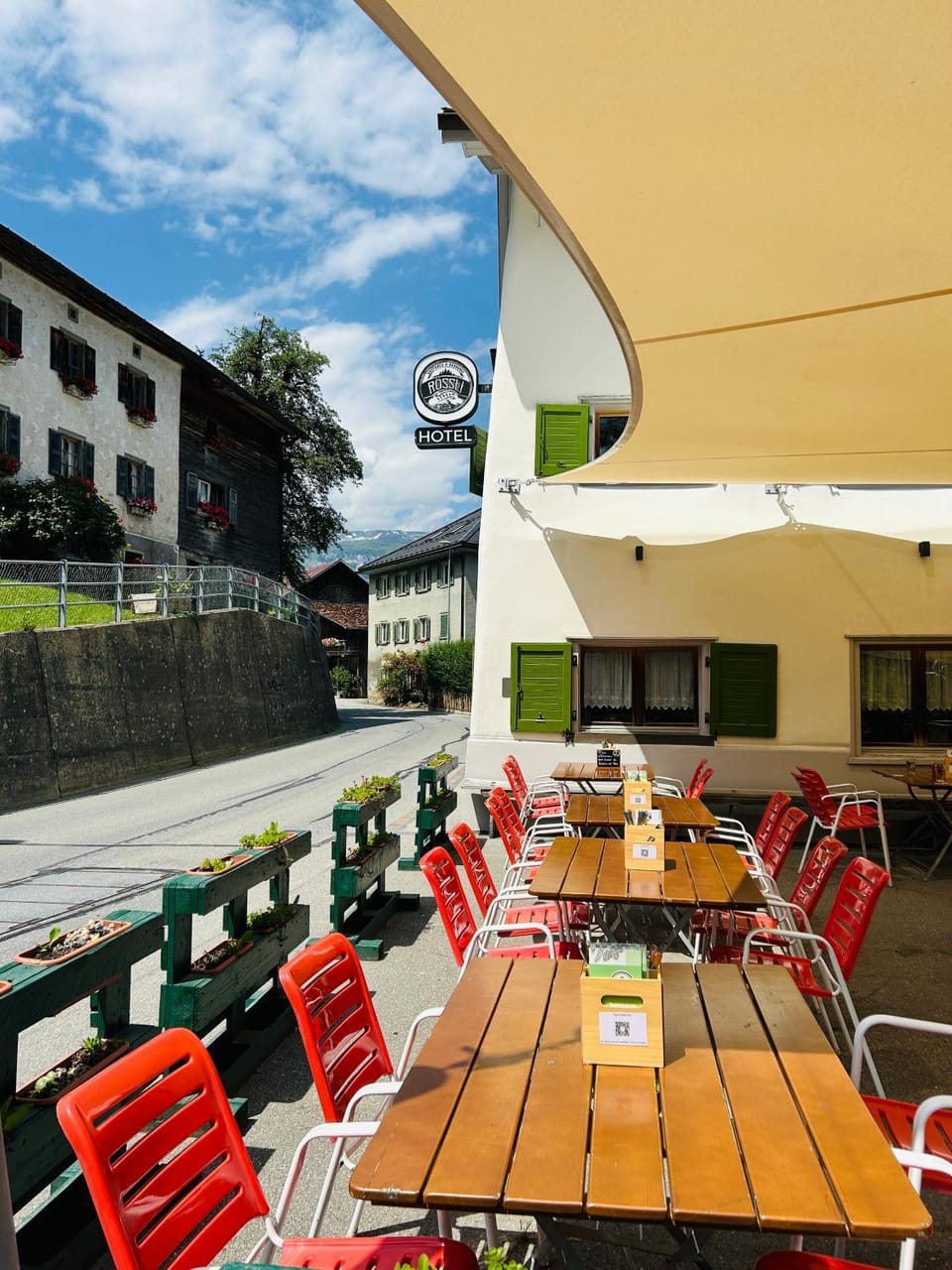 Property building, Restaurant/places to eat