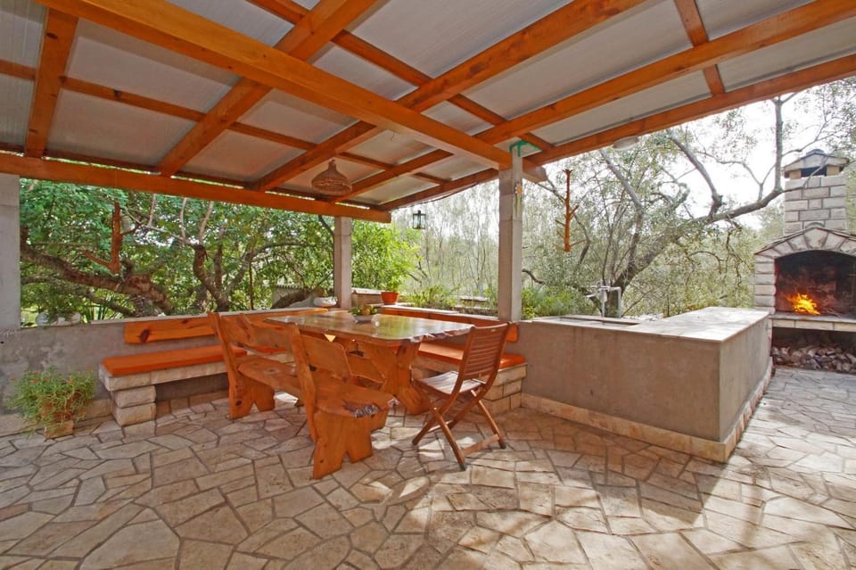 Patio, BBQ facilities