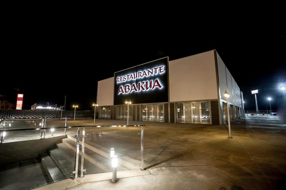 Property building, Restaurant/places to eat