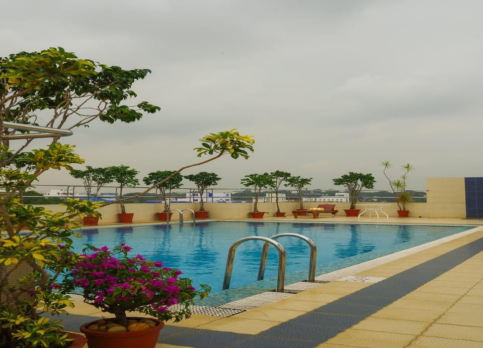 Day, Swimming pool