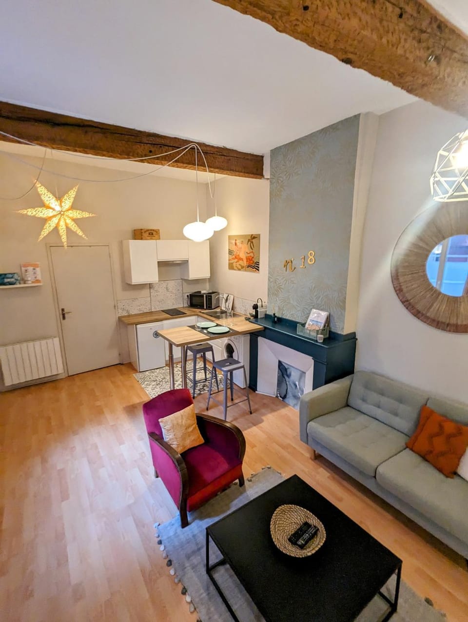 Kitchen or kitchenette, Living room, Seating area
