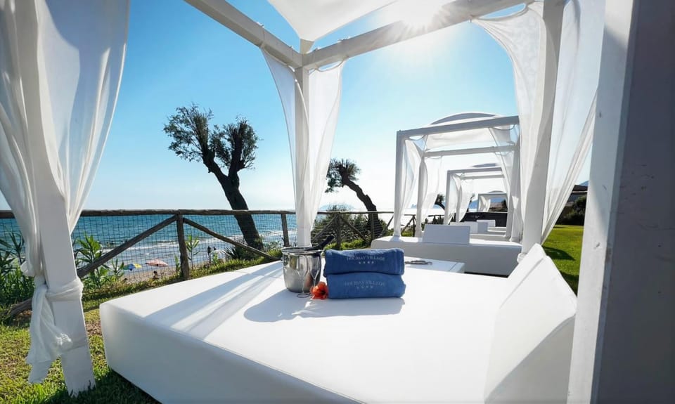 Solarium, Sea view, sunbed, Internal: Not applicable to any particular room