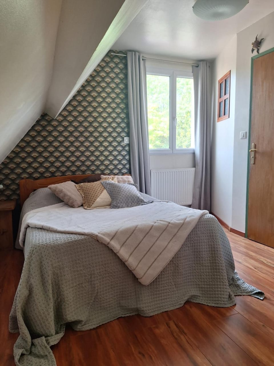Bed, Photo of the whole room, Bedroom