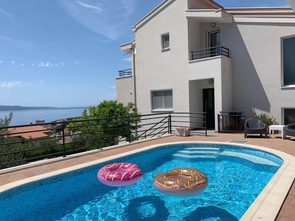 City view, Sea view, Swimming pool