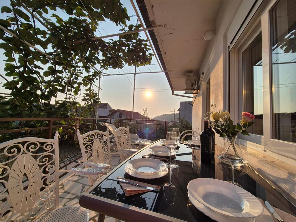 Patio, Balcony/Terrace, Seating area