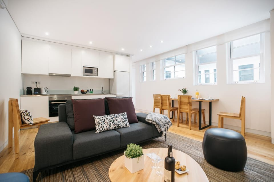 Kitchen or kitchenette, Living room, Seating area, Dining area