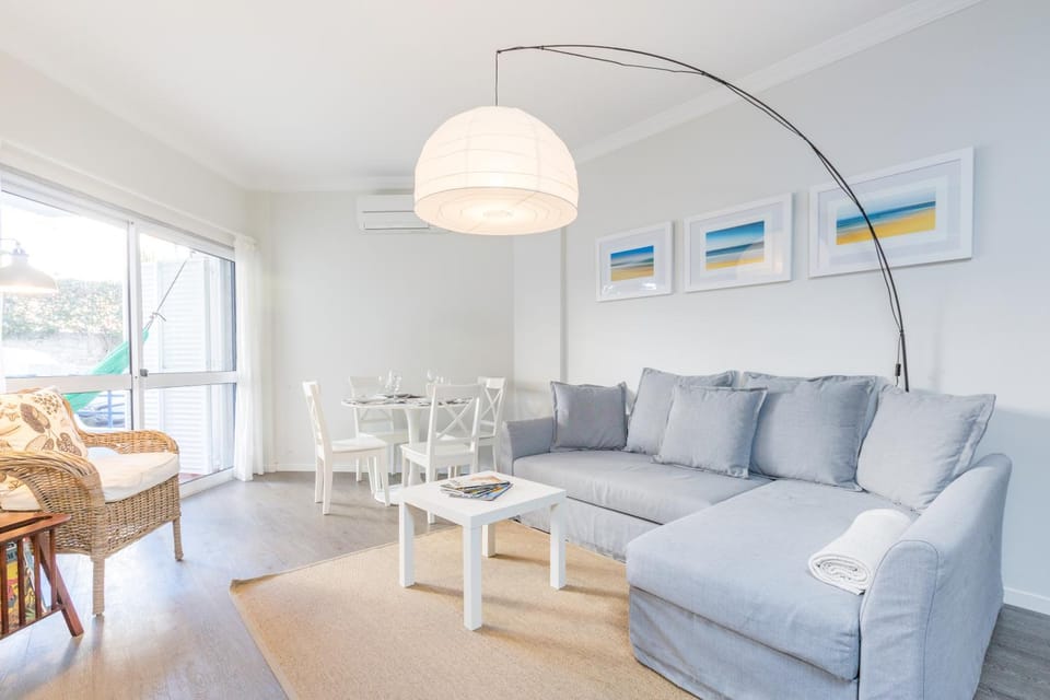 TV and multimedia, Balcony/Terrace, Living room, Seating area, Dining area