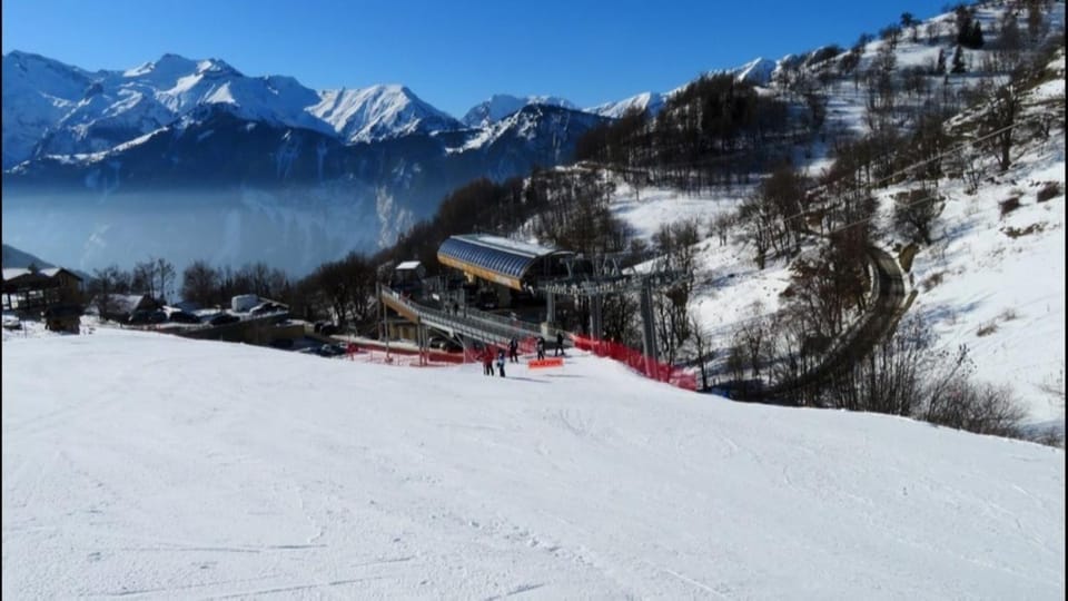 Natural landscape, Winter, Skiing, Skiing, Mountain view, elevator, acessibility