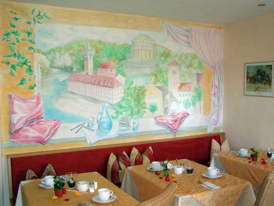 Restaurant/places to eat, Dining area
