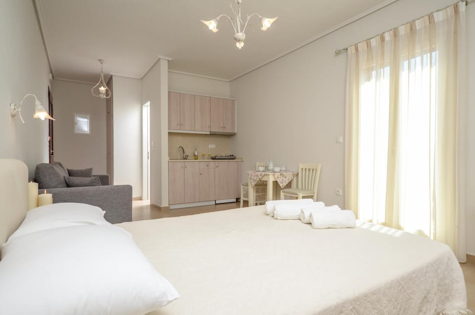 Kitchen or kitchenette, Living room, Dining area, Bedroom, bunk bed