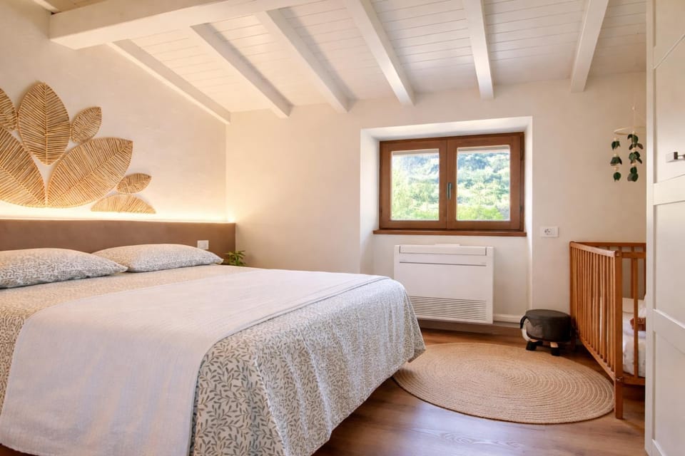 Bed, Photo of the whole room, Bedroom, Mountain view, wardrobe