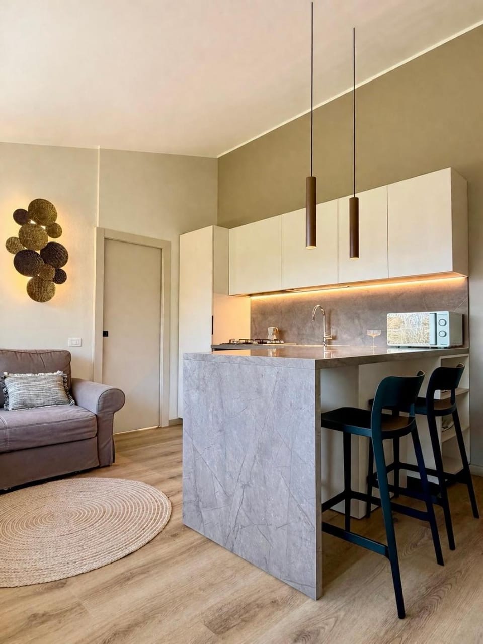 Bed, Kitchen or kitchenette, Living room, Seating area, Dining area