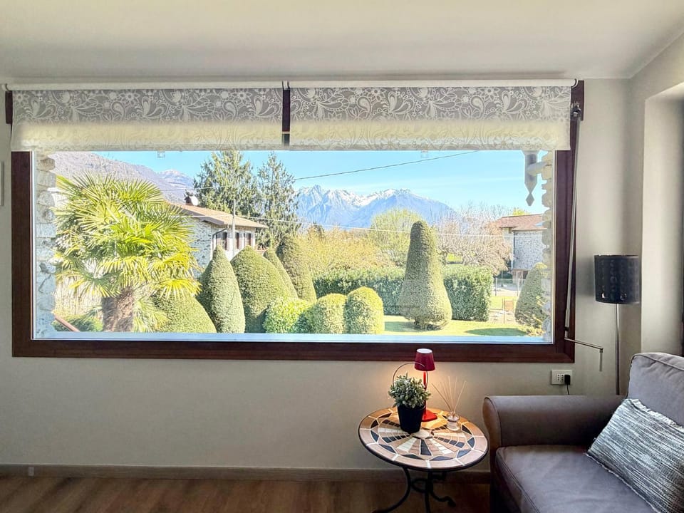 Living room, Garden view