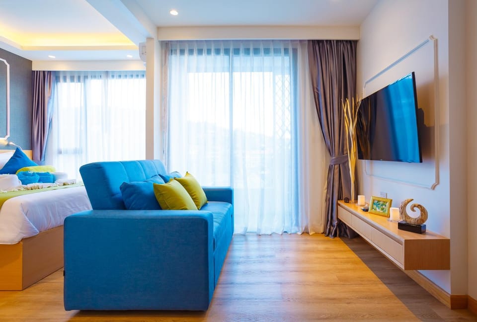 Bed, TV and multimedia, Living room