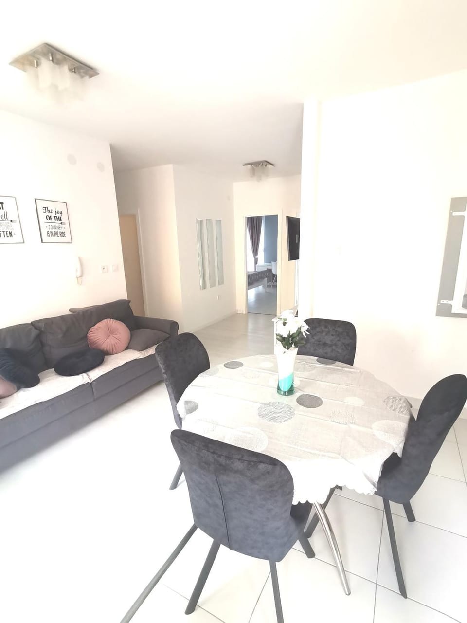 Seating area, Dining area