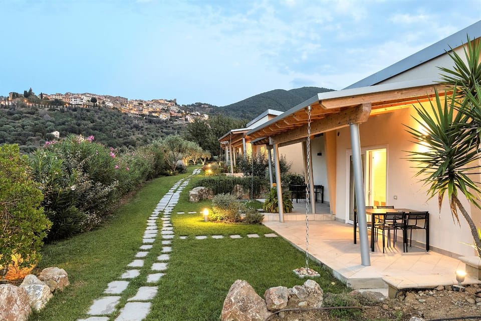 Property building, Patio, Natural landscape, Garden, Dining area, Garden view
