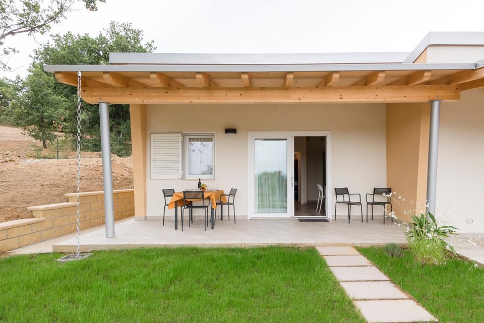 Facade/entrance, Day, Garden